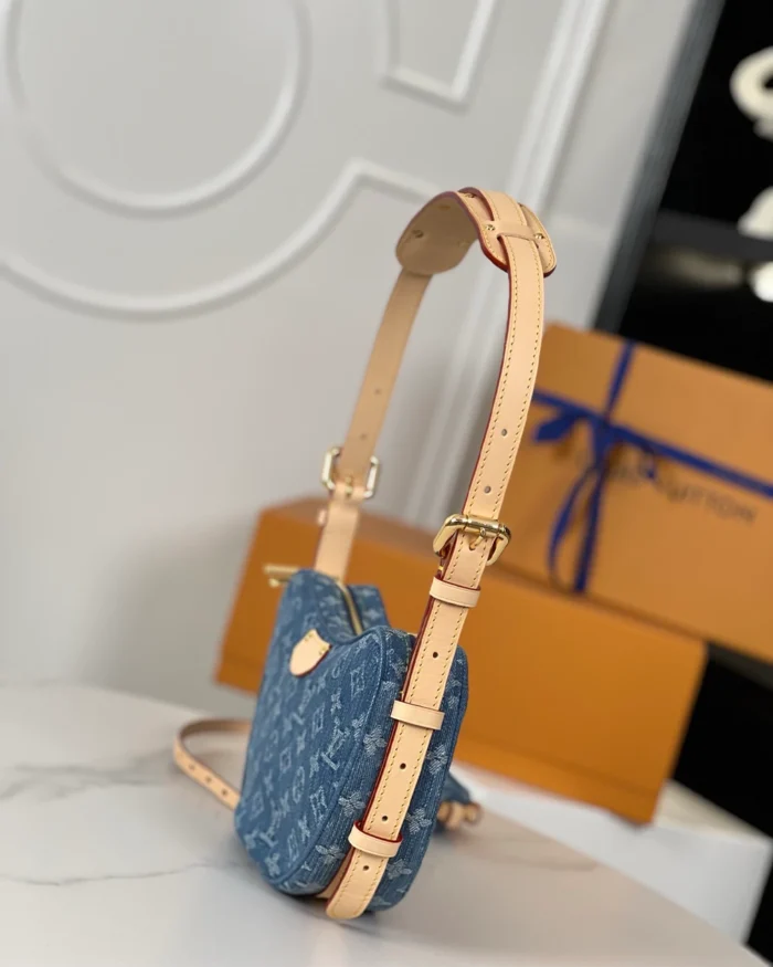 REBCE Louis Vuitton CROISSANT A Stylish Medium-Sized Bag
