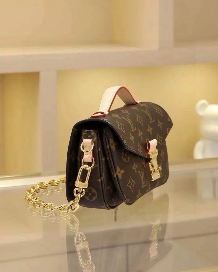 REBCE Louis Vuitton Métis East West Pochette