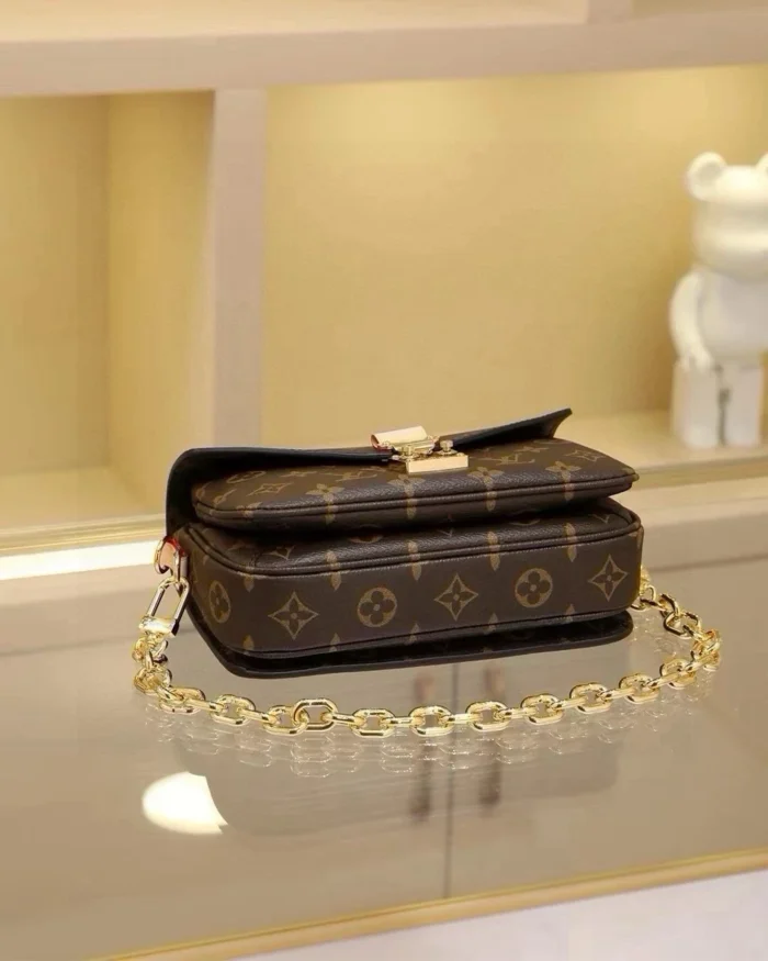 REBCE Louis Vuitton Métis East West Pochette
