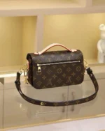 REBCE Louis Vuitton Métis East West Pochette