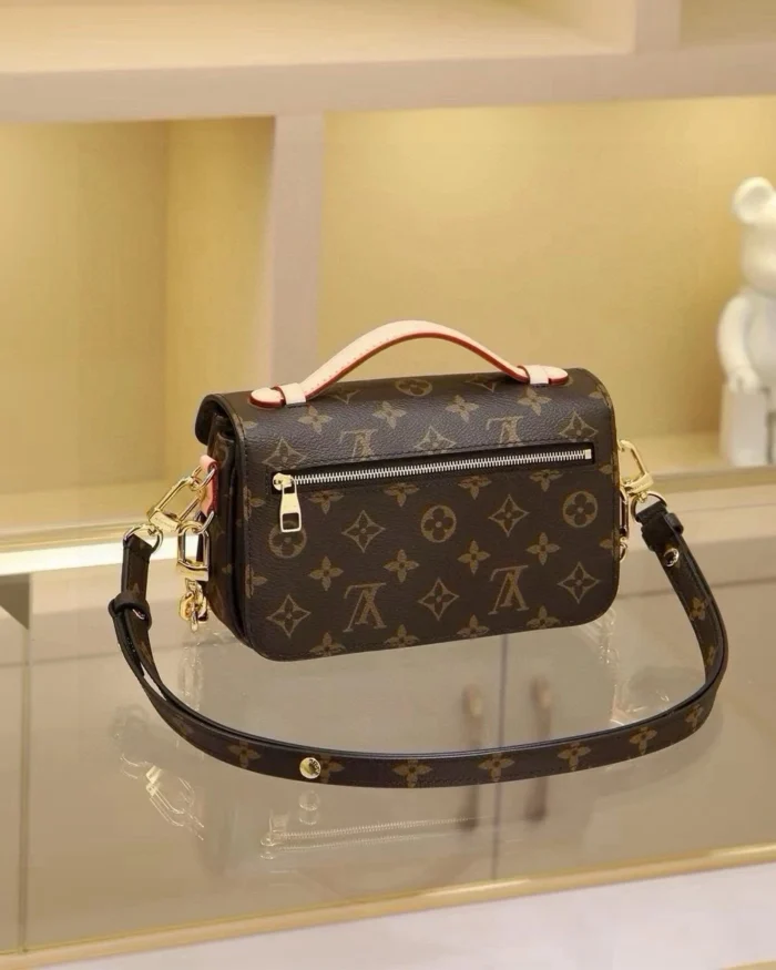 REBCE Louis Vuitton Métis East West Pochette