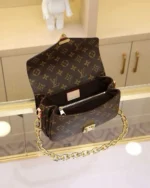REBCE Louis Vuitton Métis East West Pochette
