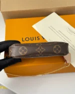 REBCE Louis Vuitton Mini Pochette Accessoires Clutch
