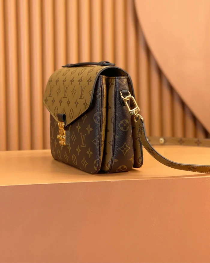 REBCE Louis Vuitton POCHETTE METIS handbag
