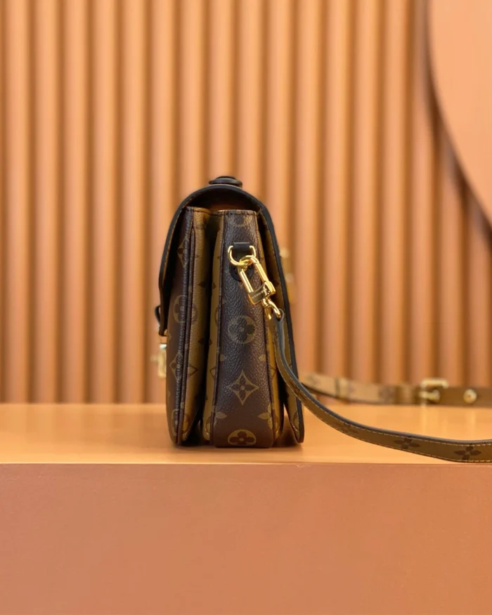 REBCE Louis Vuitton POCHETTE METIS handbag