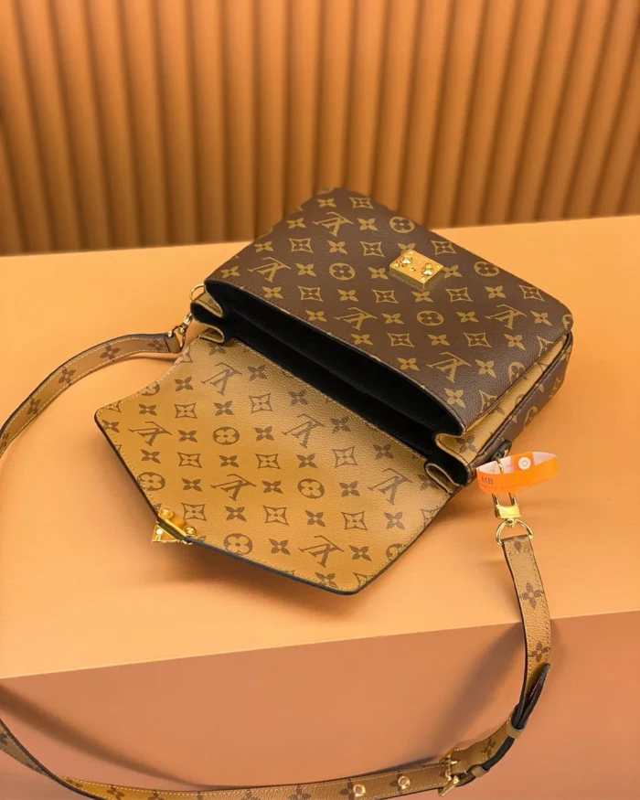 REBCE Louis Vuitton POCHETTE METIS handbag