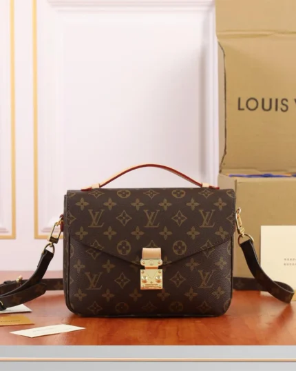 REBCE Louis Vuitton Pochette Metis - Stylish Compact Bag