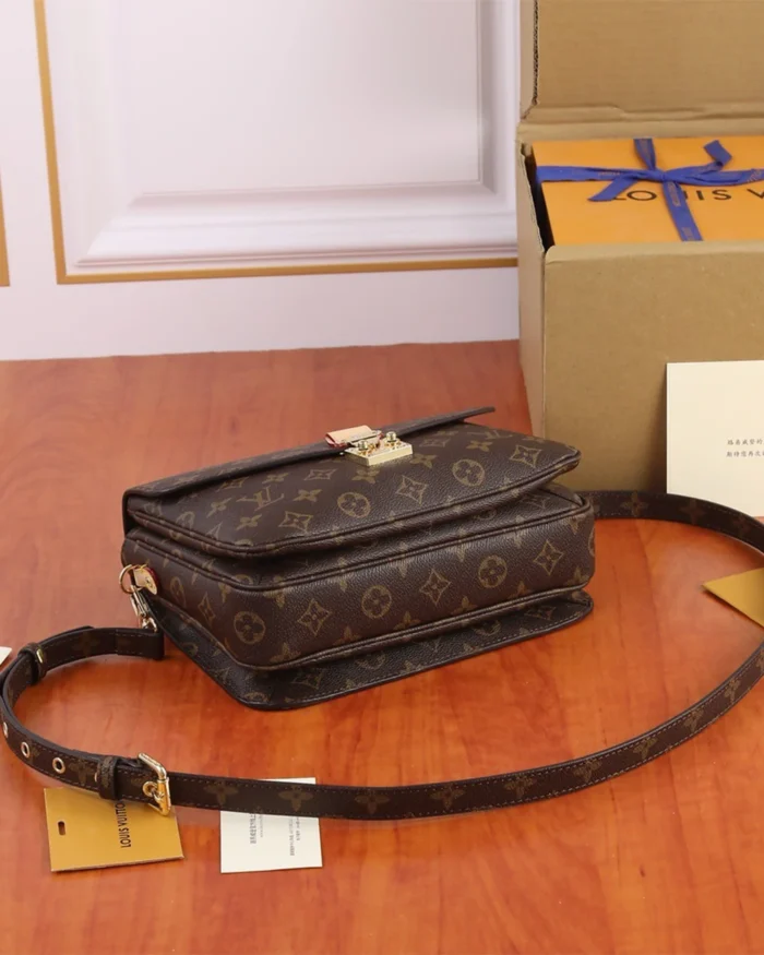 REBCE Louis Vuitton Pochette Metis - Stylish Compact Bag