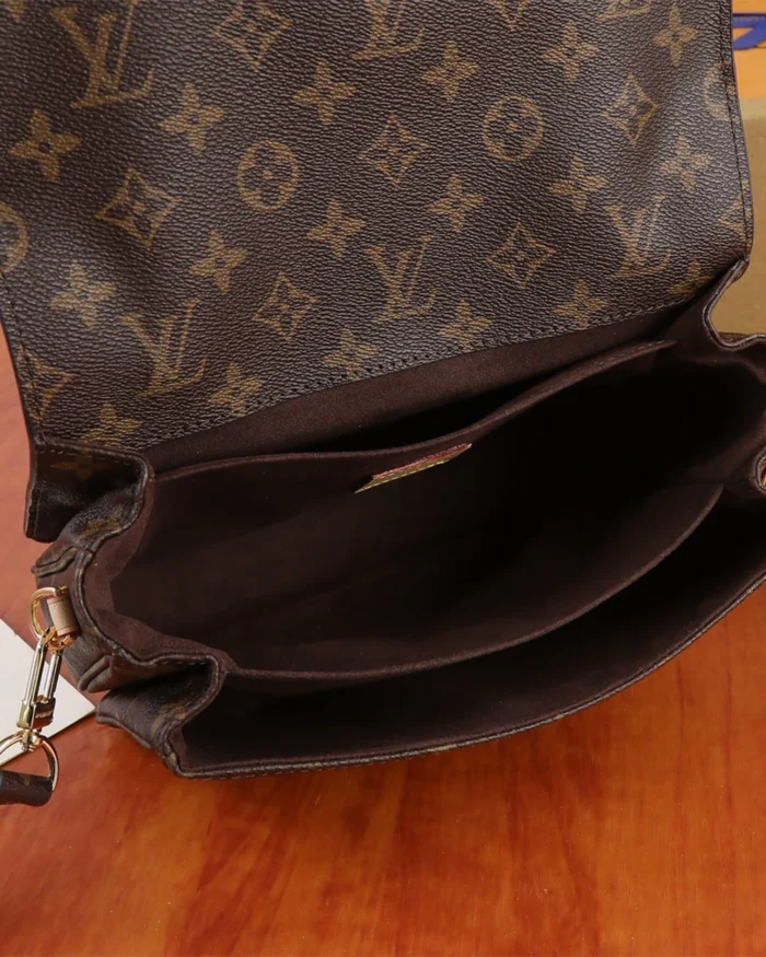 REBCE Louis Vuitton Pochette Metis - Stylish Compact Bag