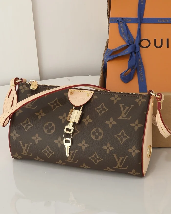 REBCE Louis Vuitton Pochette Tiirette handbag