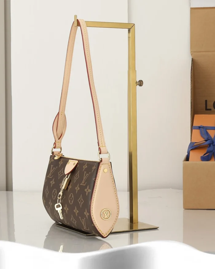 REBCE Louis Vuitton Pochette Tiirette handbag