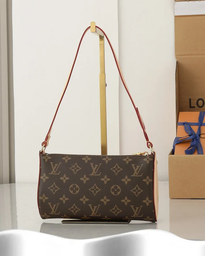 REBCE Louis Vuitton Pochette Tiirette handbag