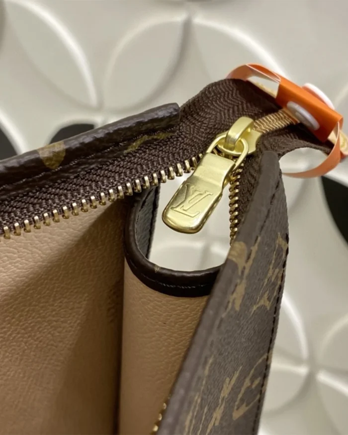 REBCE Louis Vuitton Toiletry Pouch On Chain Handbag