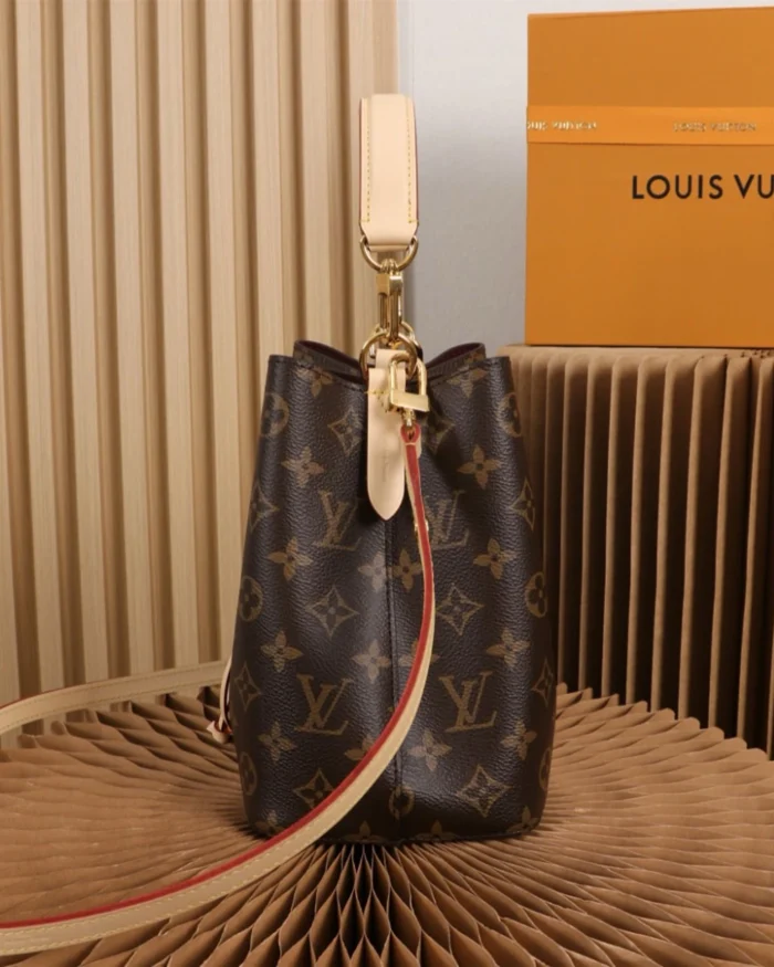 Rebce Louis Vuitton Classic Silhouette