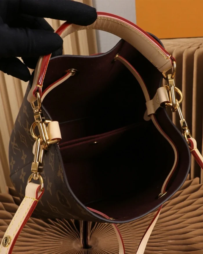Rebce Louis Vuitton Classic Silhouette