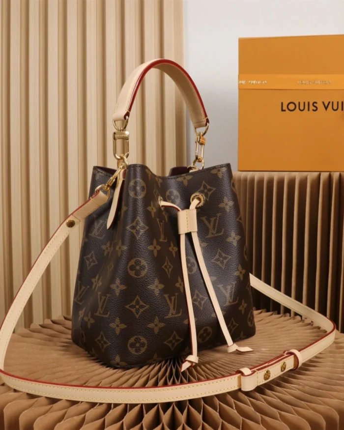 Rebce Louis Vuitton Classic Silhouette