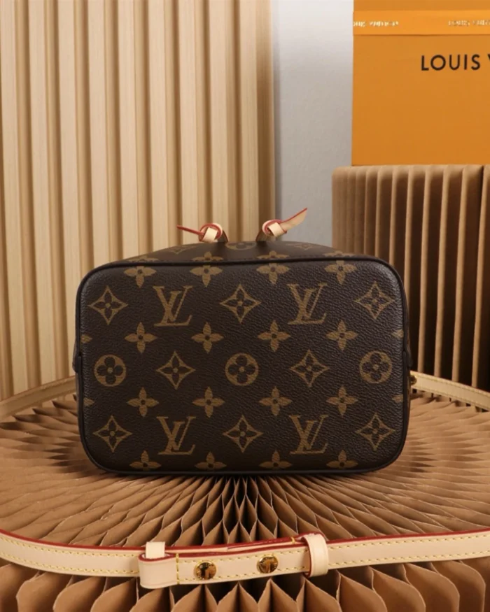 Rebce Louis Vuitton Classic Silhouette