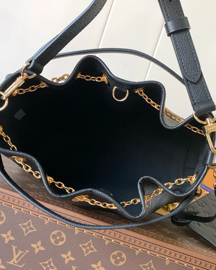 Rebce Luxurious Louis Vuitton Bundle Handbag