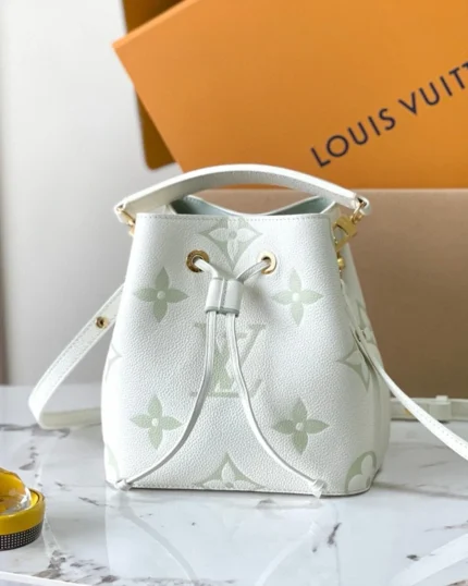 Rebce Must-Have Louis Vuitton Néonoé BB