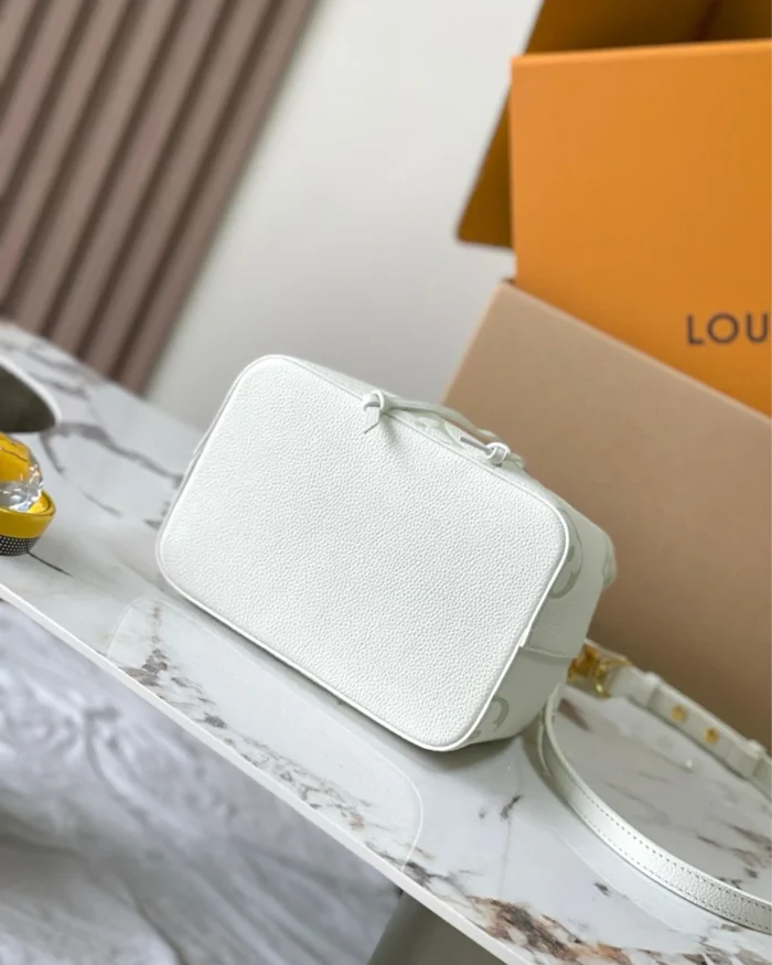 Rebce Must-Have Louis Vuitton Néonoé BB
