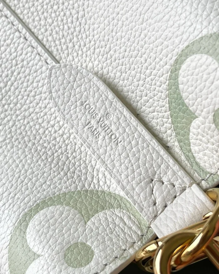 Rebce Must-Have Louis Vuitton Néonoé BB