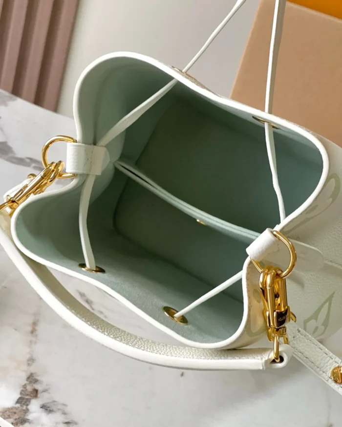 Rebce Must-Have Louis Vuitton Néonoé BB