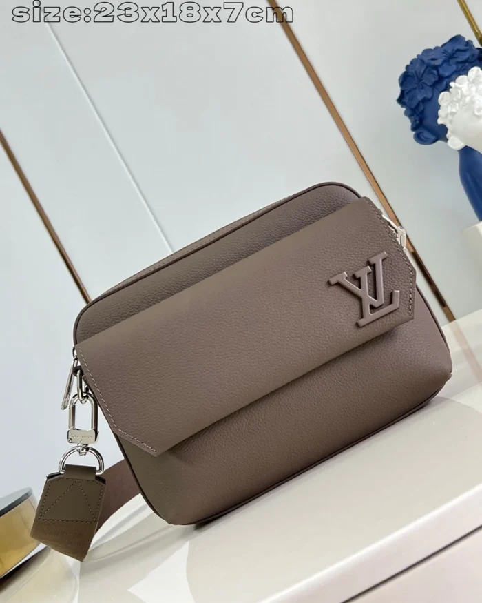 REBCE Louis Vuitton Fastline Messenger
