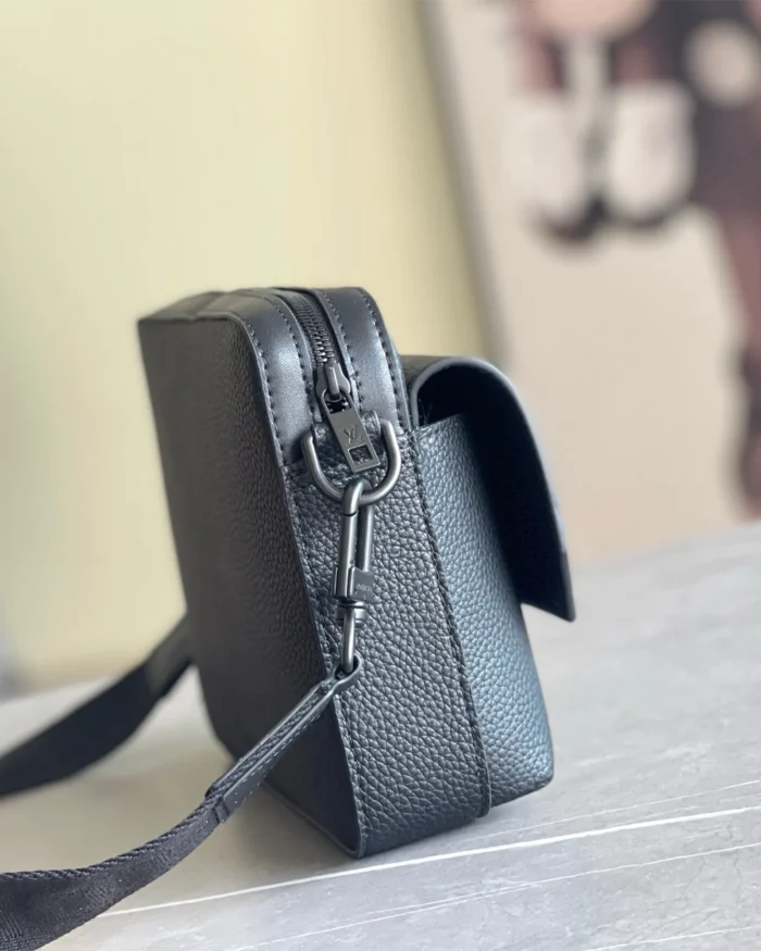 REBCE Louis Vuitton Fastline Messenger