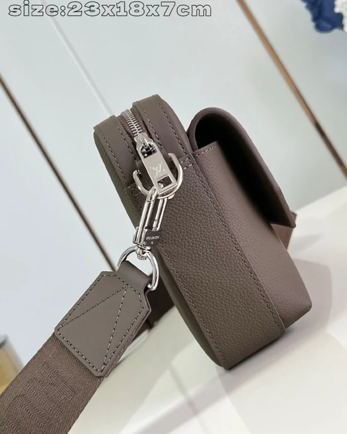 REBCE Louis Vuitton Fastline Messenger