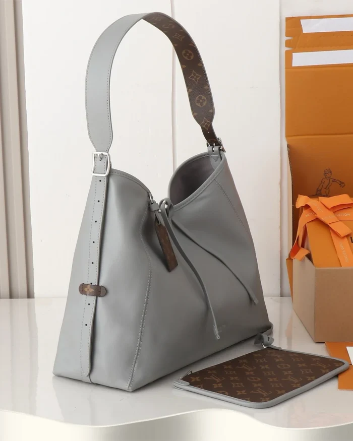 REBCE Versatile Louis Vuitton CarryAll Vibe MM
