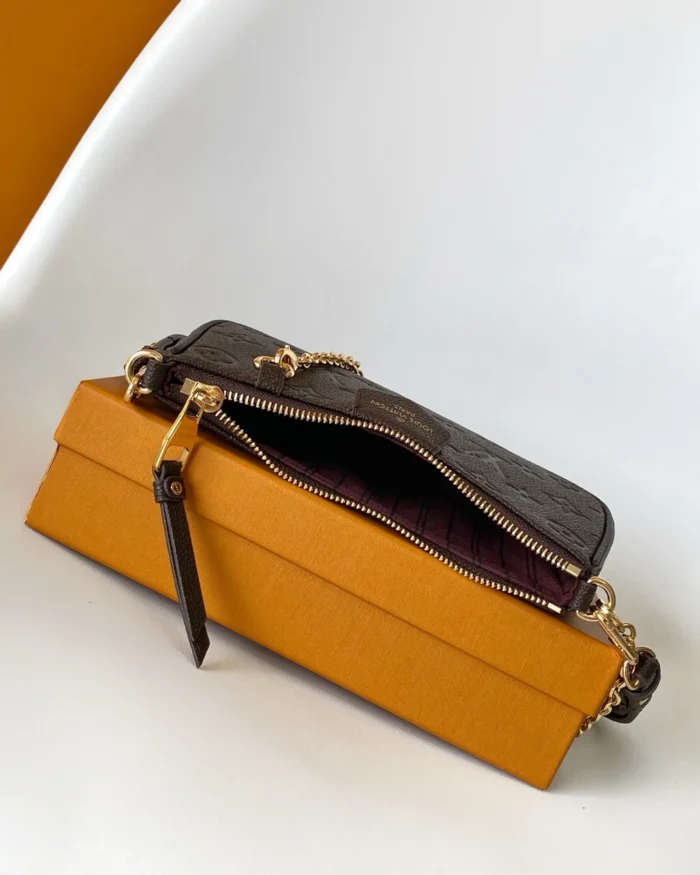 REBCE Louis Vuitton Easy Pouch On Strap