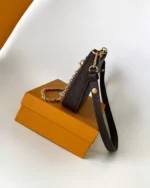 REBCE Louis Vuitton Easy Pouch On Strap