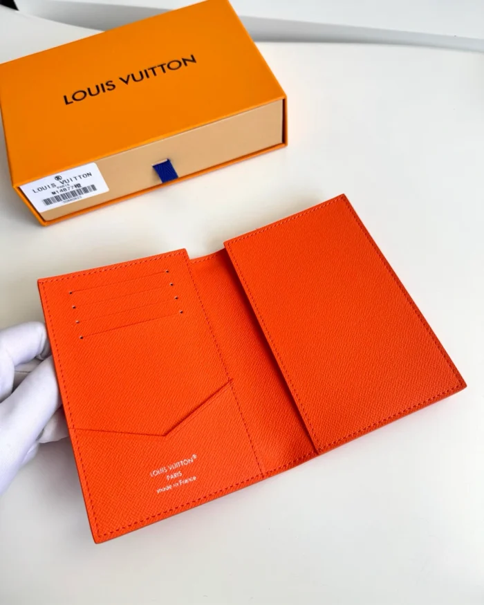 REBCE Louis Vuitton Passport Cover