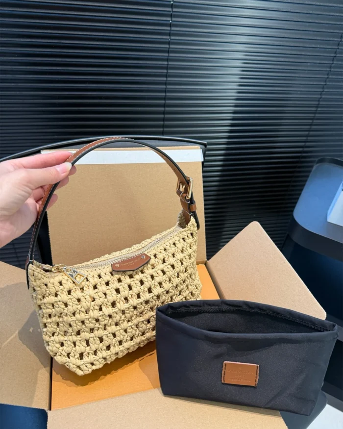 Rebce Louis Vuitton Hills Pochette