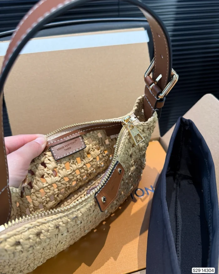 Rebce Louis Vuitton Hills Pochette