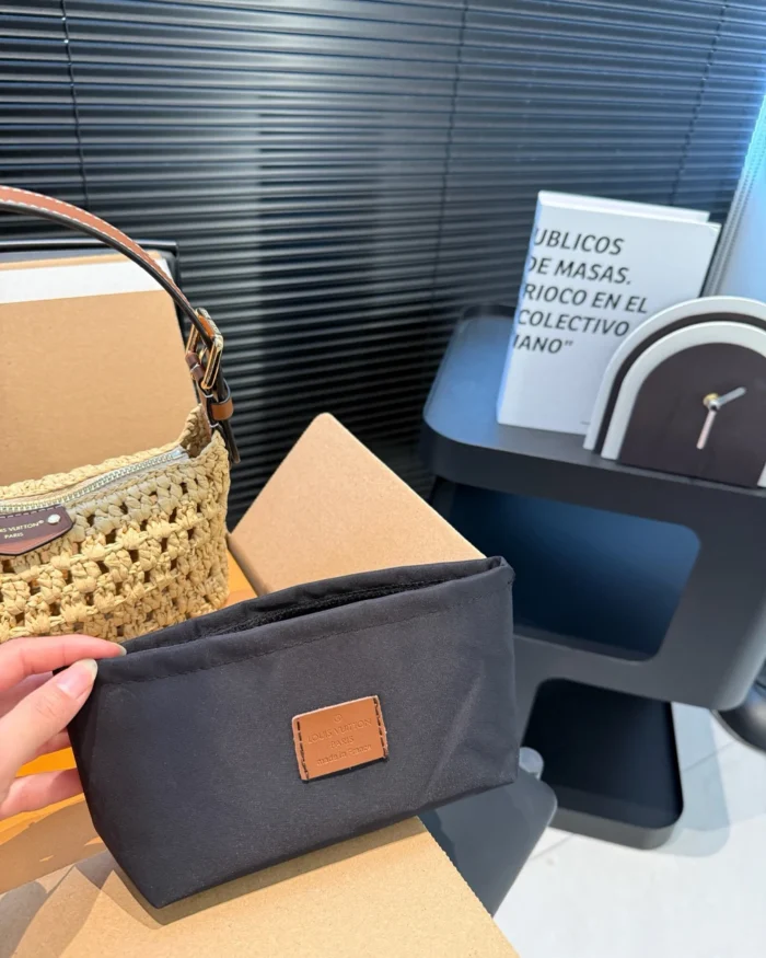 Rebce Louis Vuitton Hills Pochette