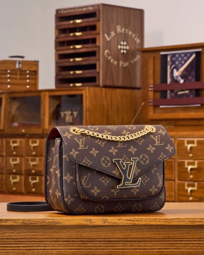 Rebce Louis Vuitton Passy Chain Bag M45592