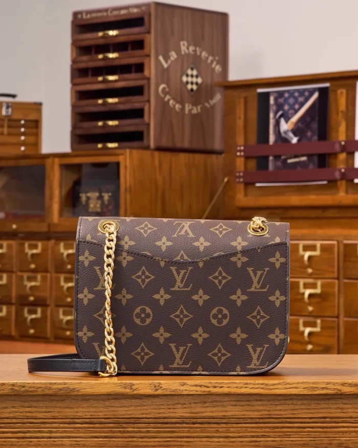Rebce Louis Vuitton Passy Chain Bag M45592